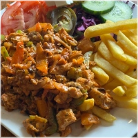 Kipfilet, paprika, ui en champignons met koksroom